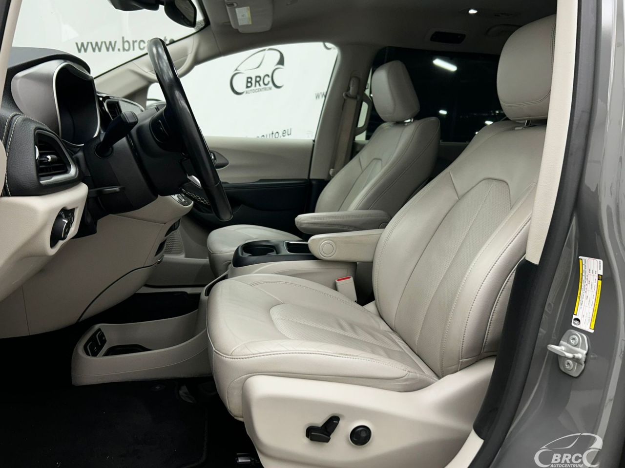 Chrysler Pacifica | 3