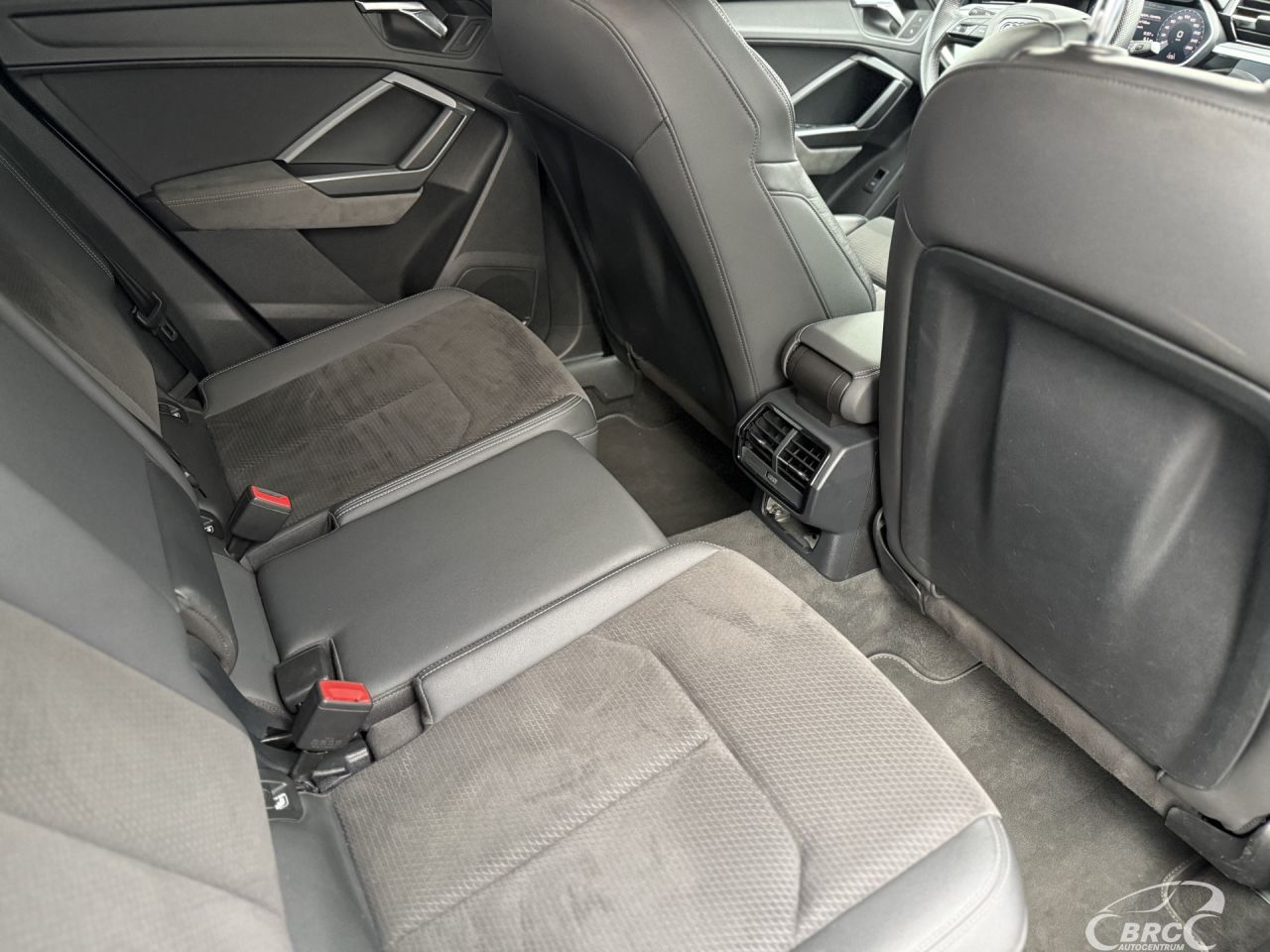 Audi Q3 | 10