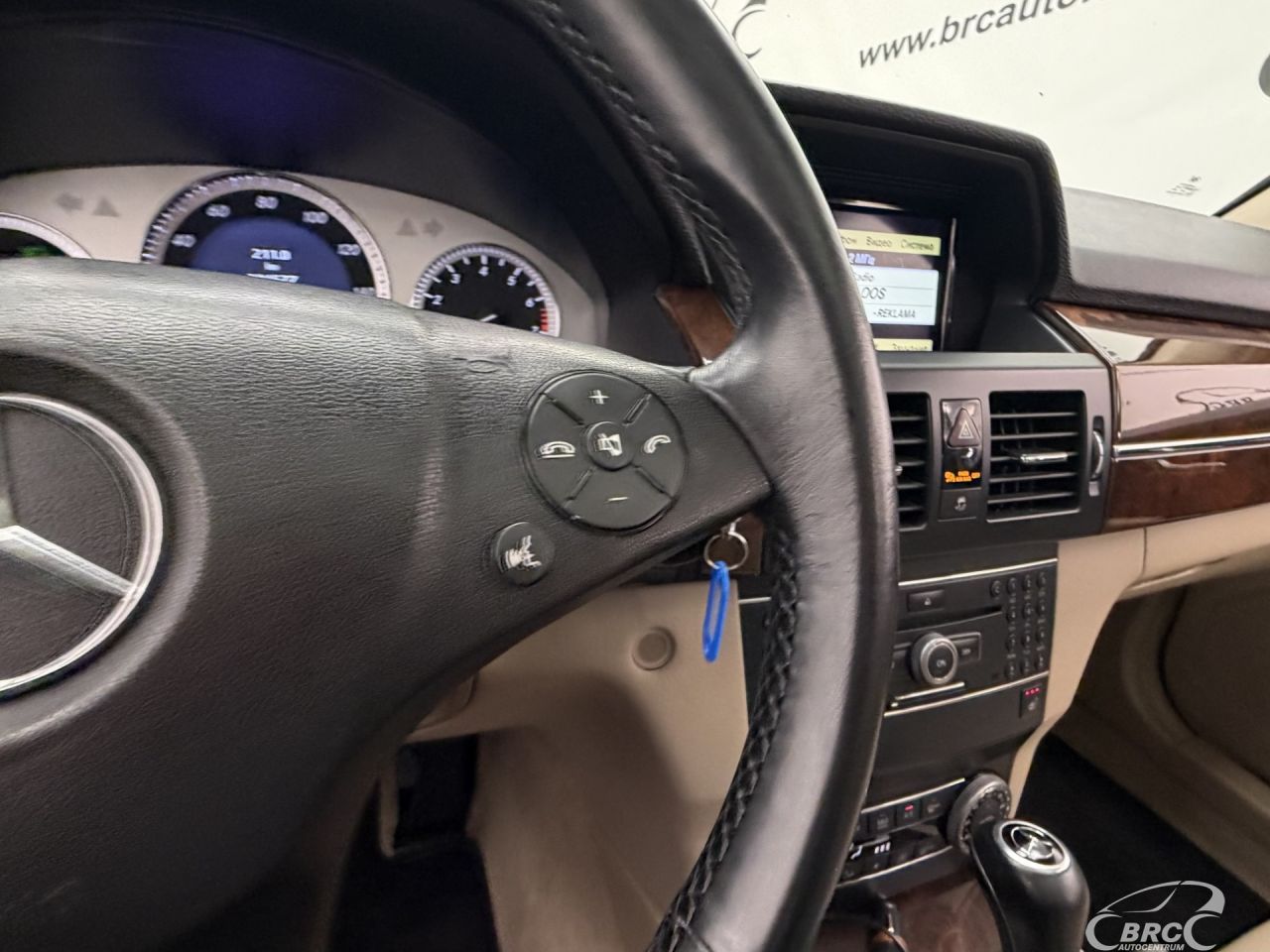 Mercedes-Benz GLK350 | 28