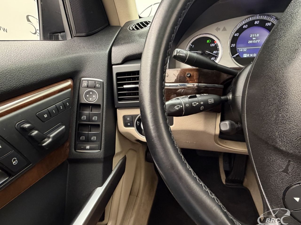 Mercedes-Benz GLK350 | 31