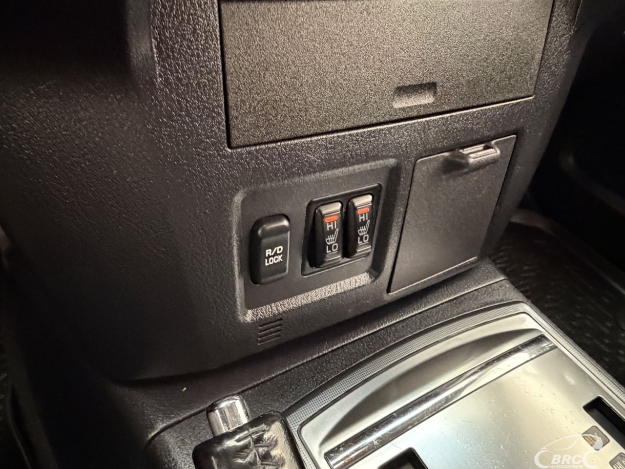 Mitsubishi Pajero | 27