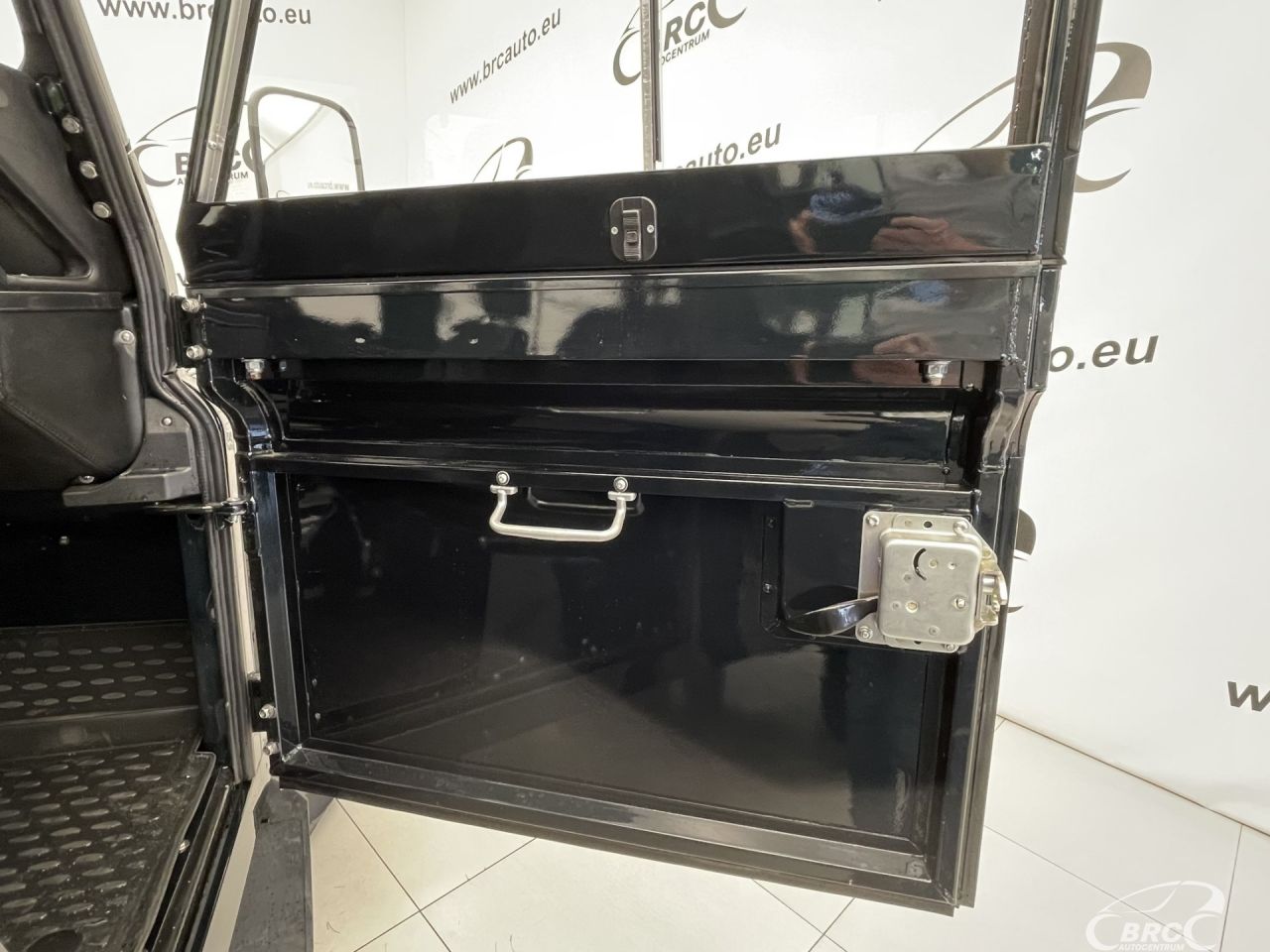 Land Rover Defender | 8