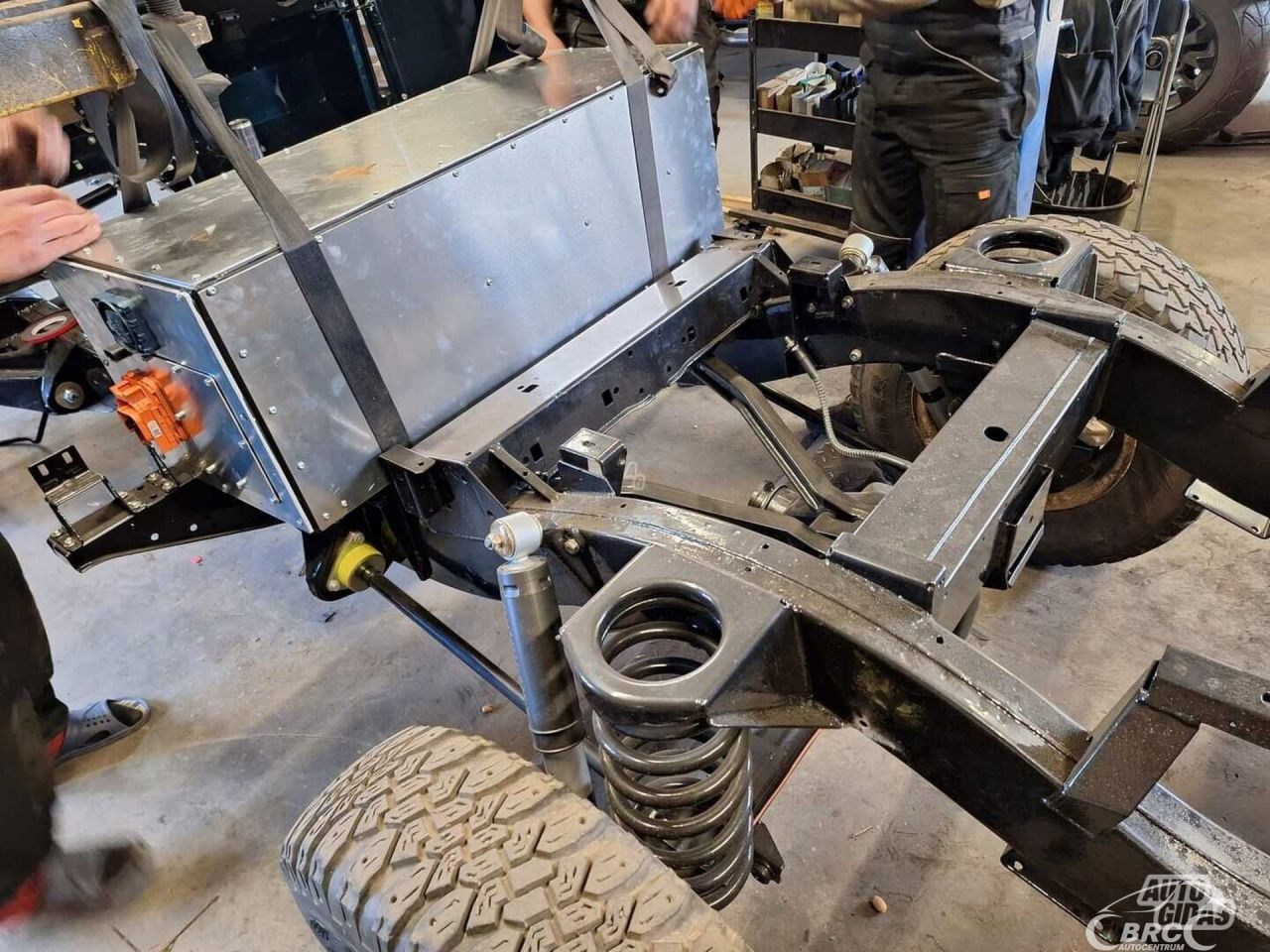 Land Rover Defender | 51