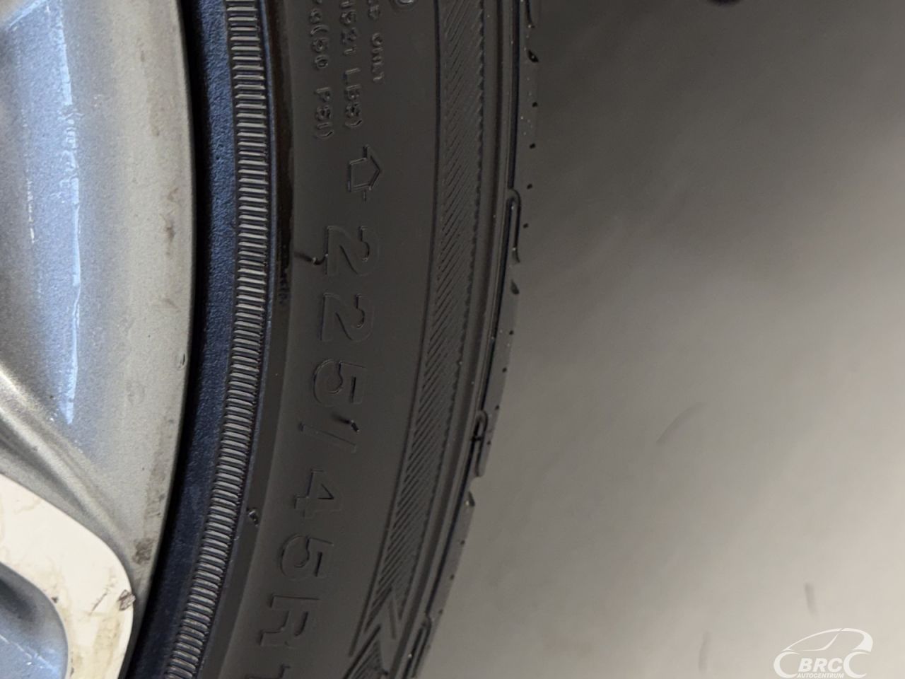 Mercedes-Benz E220 | 35