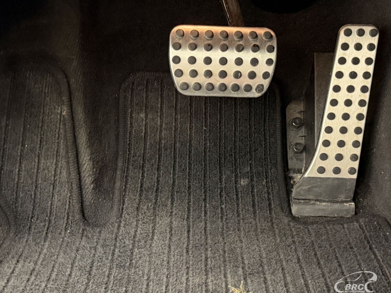 Mercedes-Benz E220 | 33