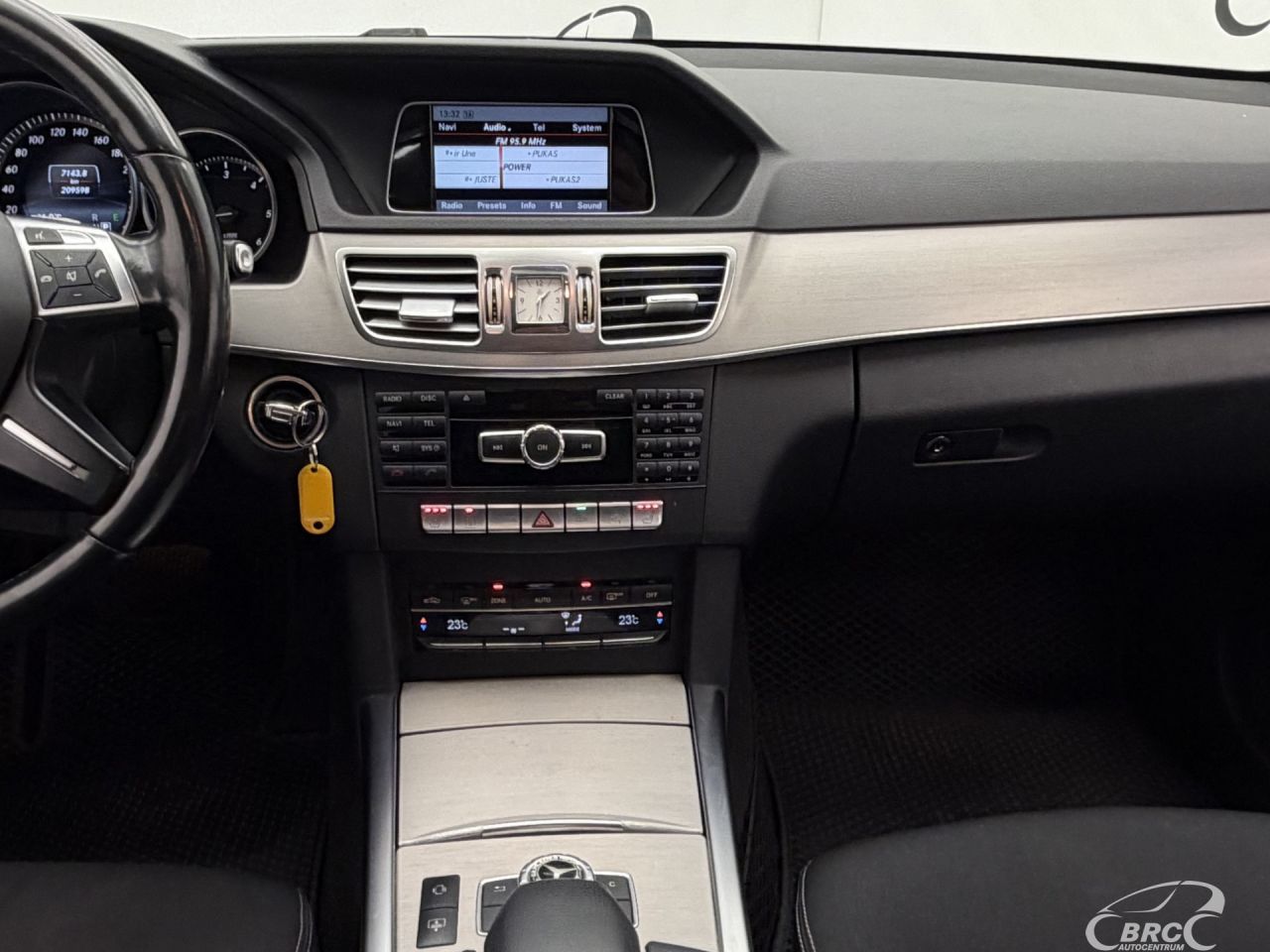 Mercedes-Benz E220 | 13