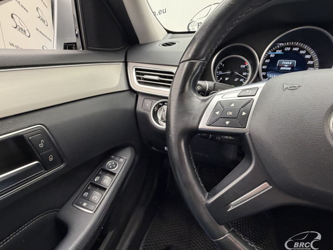 Mercedes-Benz E220 | 28