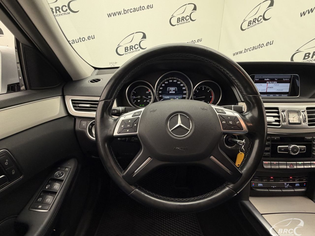 Mercedes-Benz E220 | 26