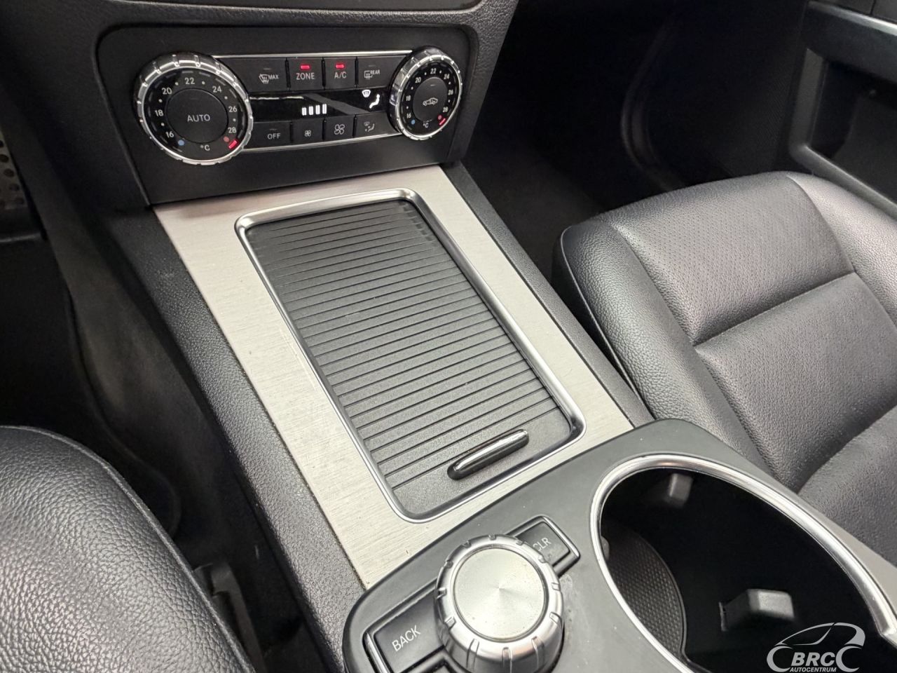 Mercedes-Benz GLK350 | 24