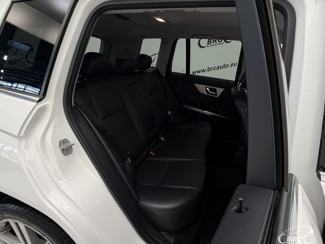 Mercedes-Benz GLK350 | 10