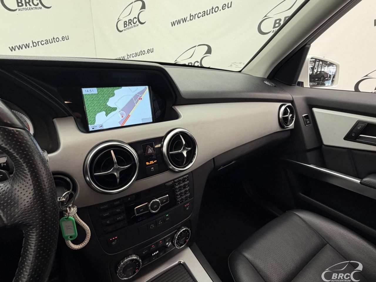 Mercedes-Benz GLK350 | 25