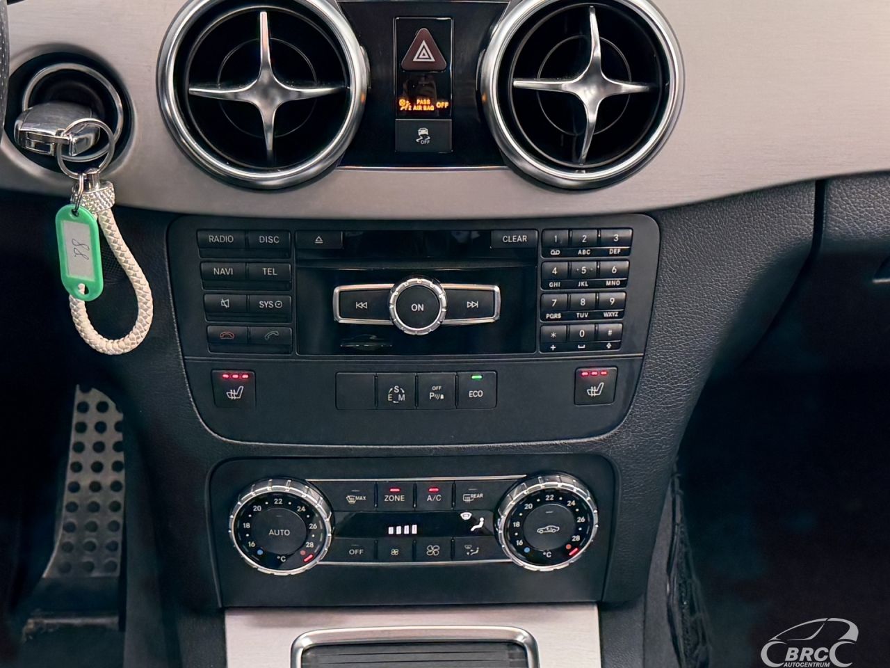 Mercedes-Benz GLK350 | 15