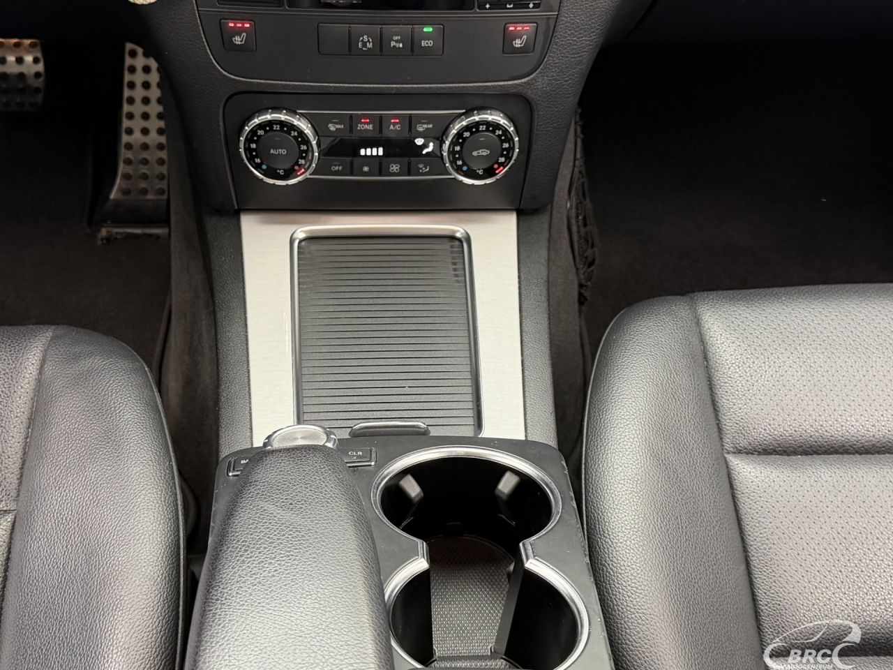 Mercedes-Benz GLK350 | 16