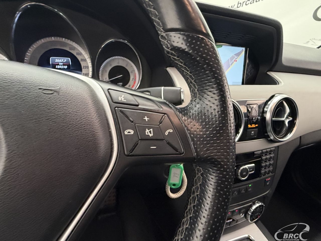 Mercedes-Benz GLK350 | 27