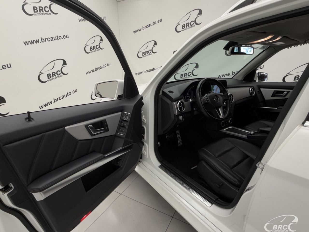 Mercedes-Benz GLK350 | 18