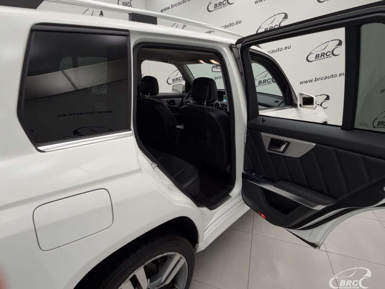 Mercedes-Benz GLK350 | 11