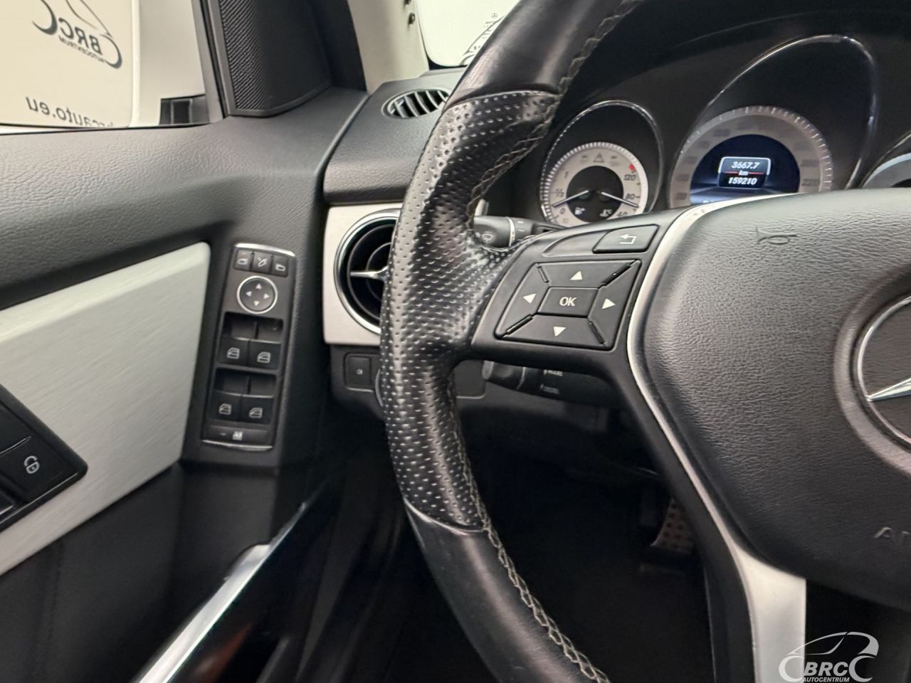 Mercedes-Benz GLK350 | 28