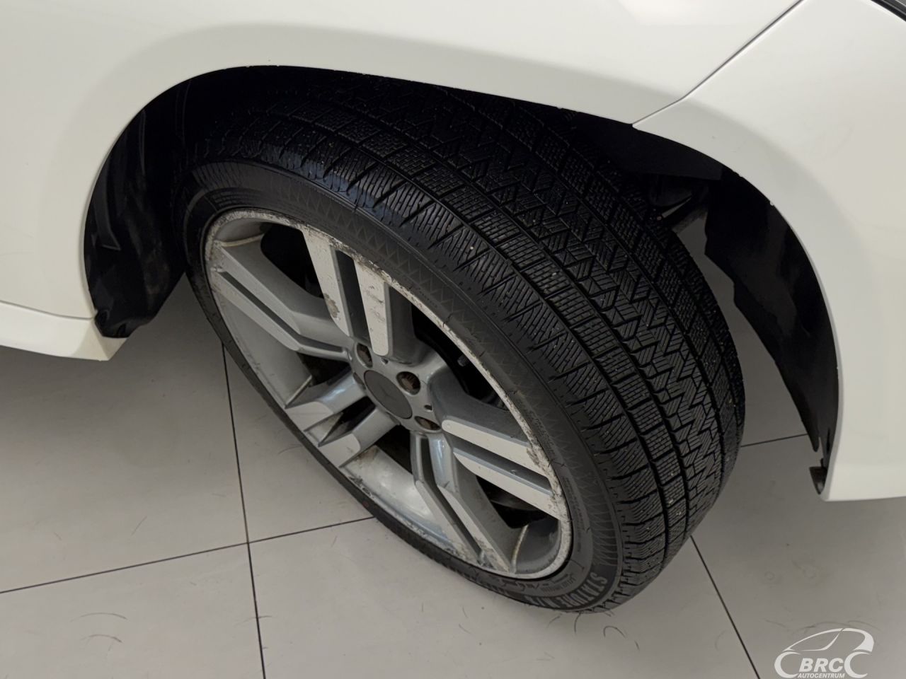 Mercedes-Benz GLK350 | 38