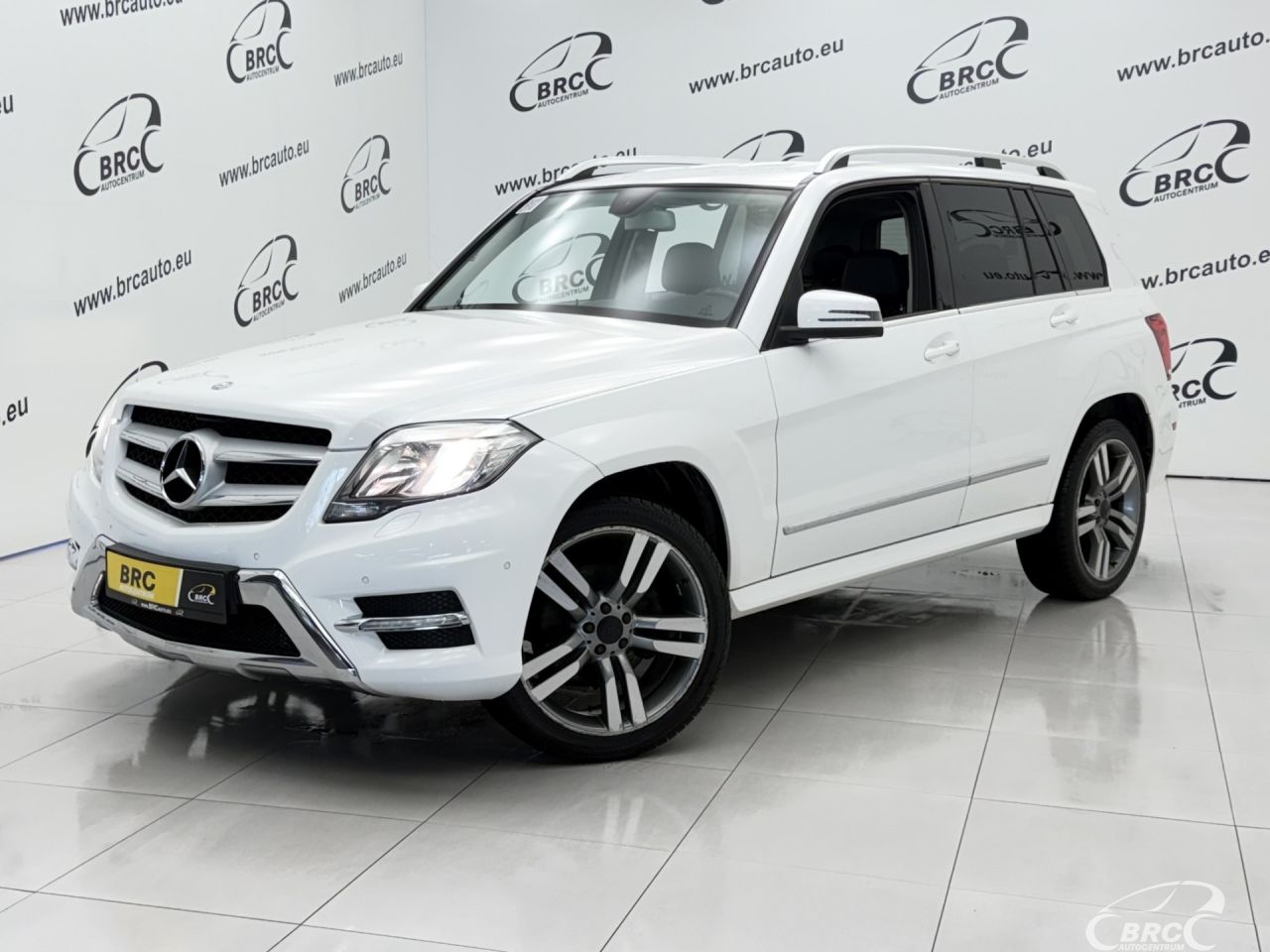 Mercedes-Benz GLK350 | 0