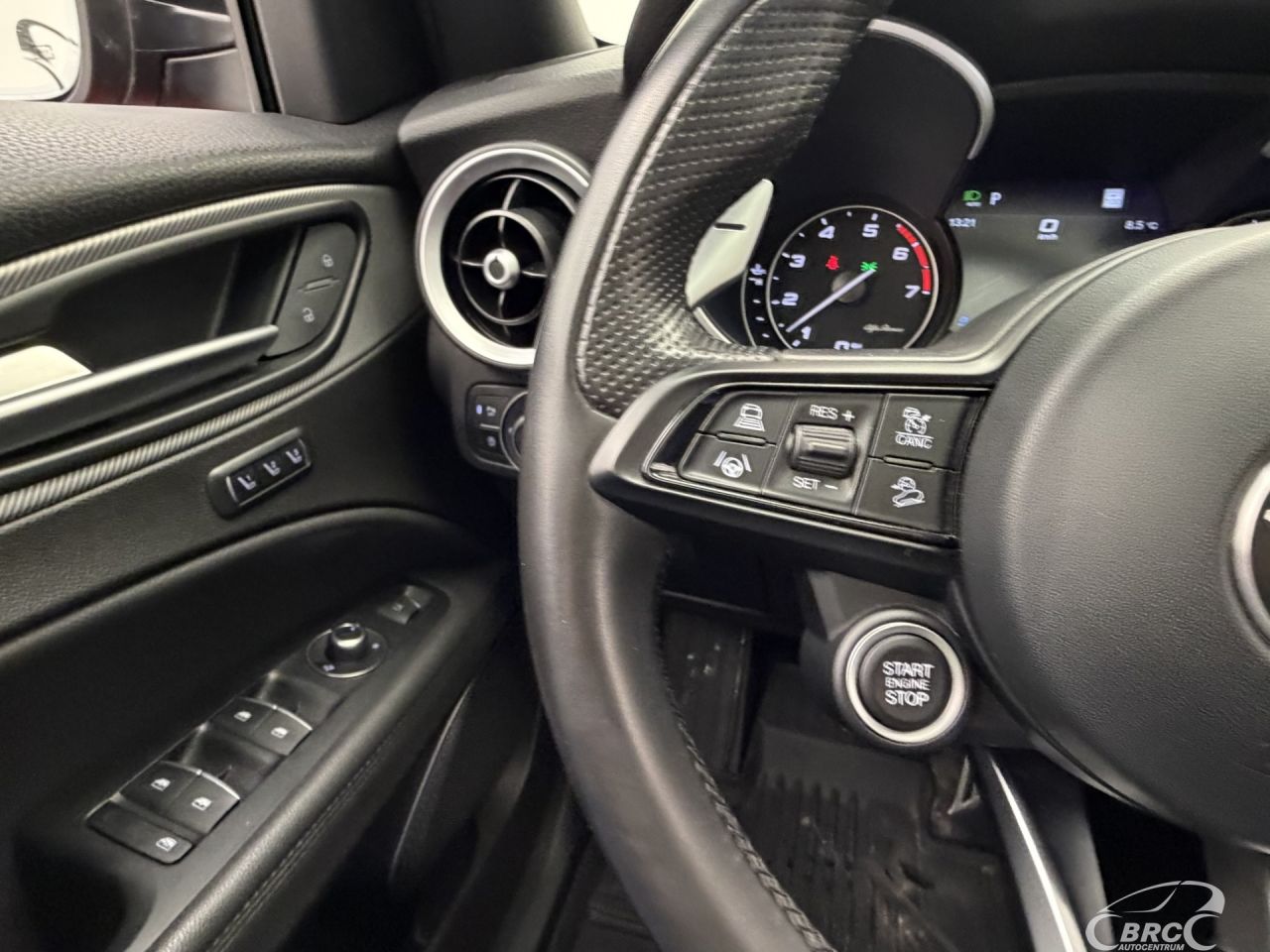 Alfa Romeo Stelvio | 32