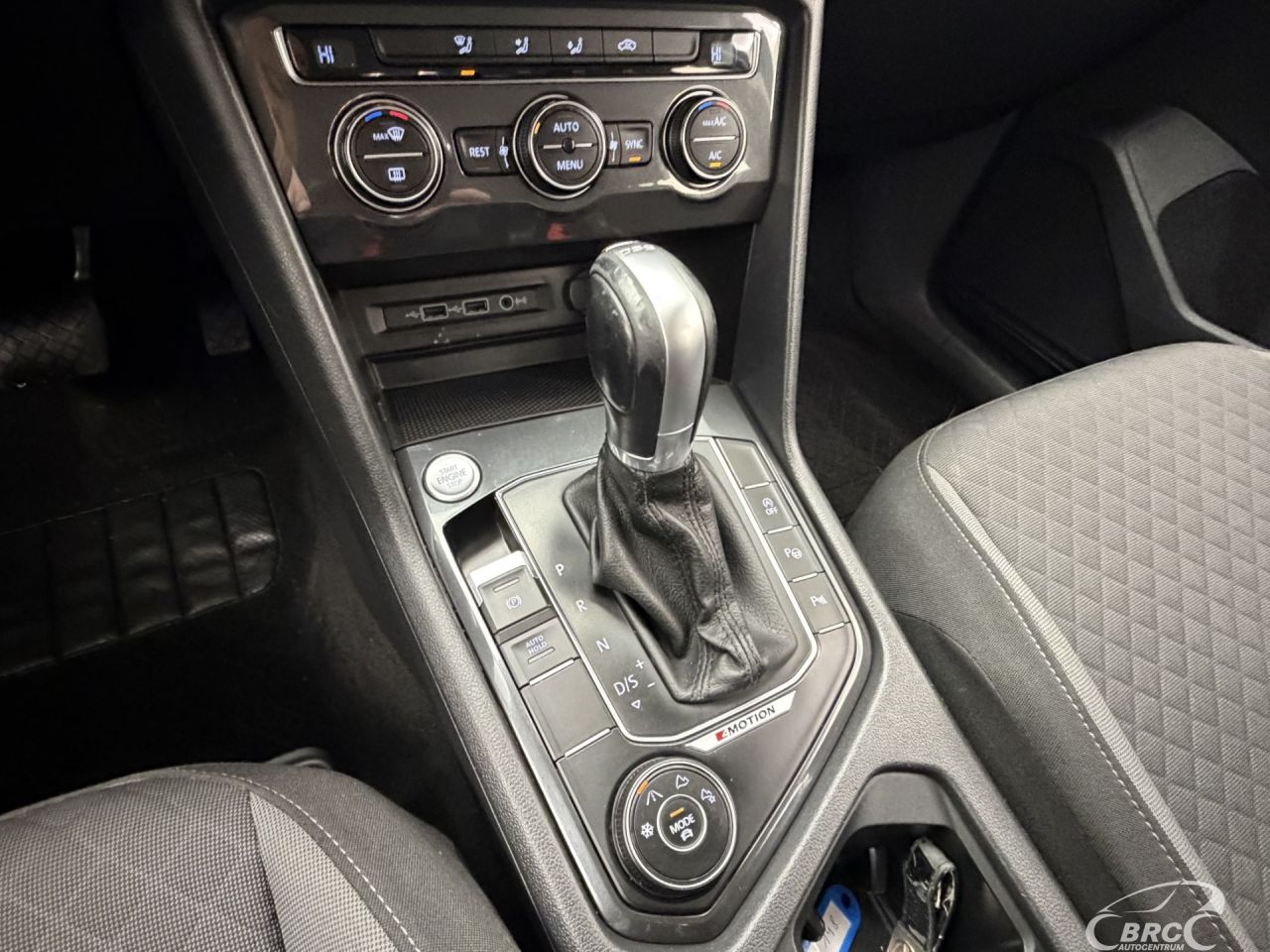 Volkswagen Tiguan | 24