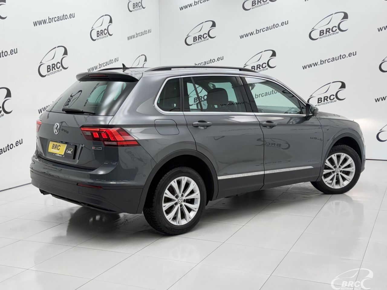 Volkswagen Tiguan | 1