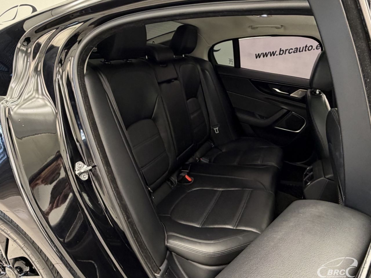 Jaguar XE | 13