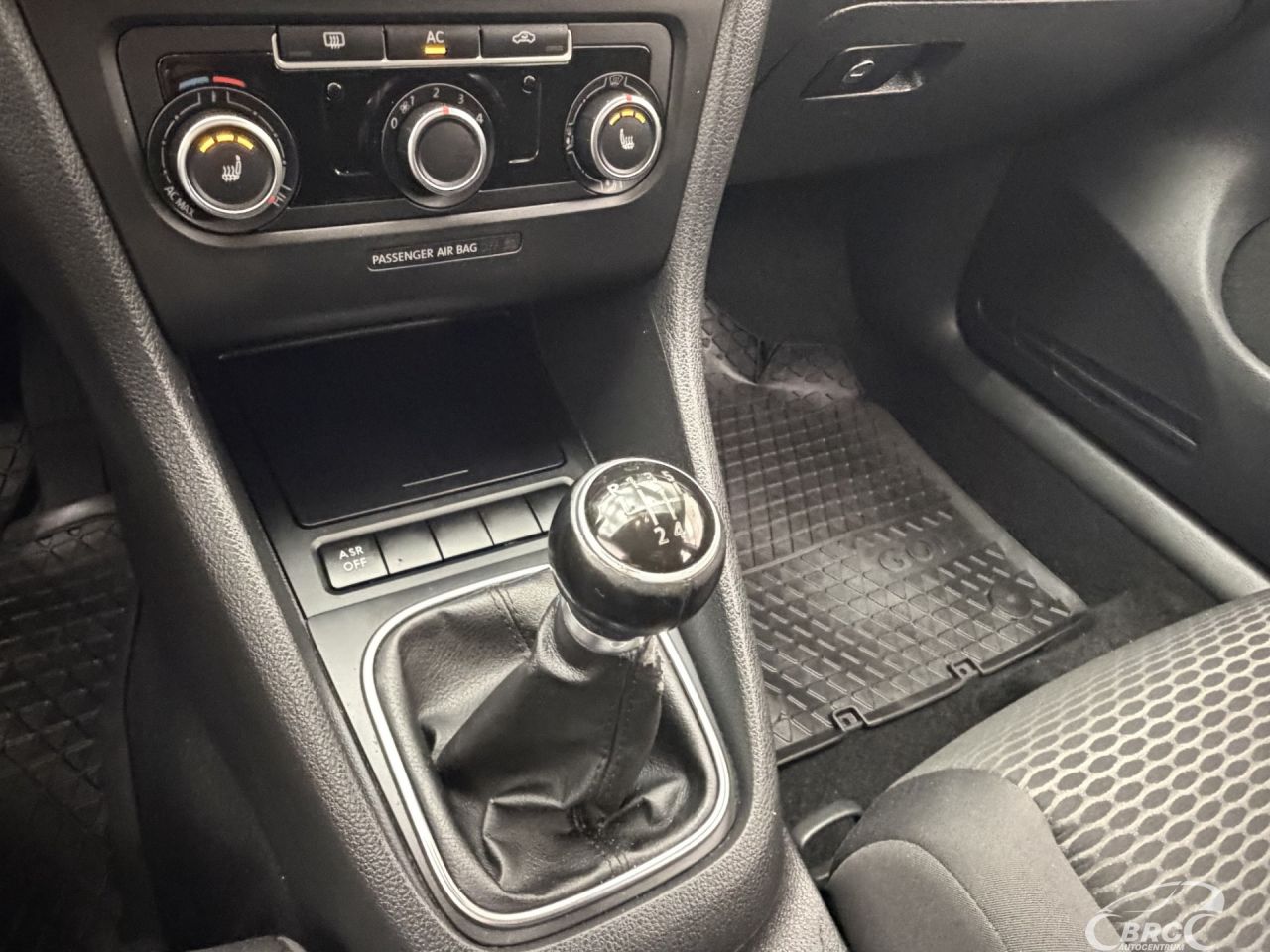 Volkswagen Golf | 23