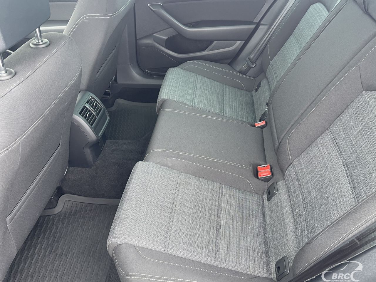 Volkswagen Passat | 12