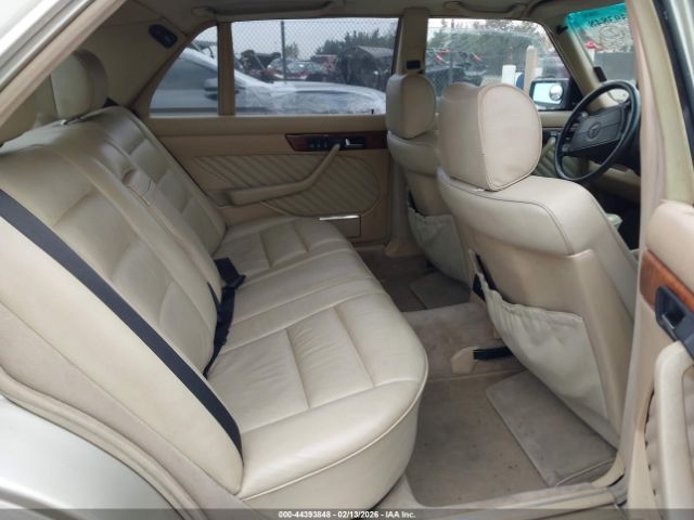 Mercedes-Benz 560 | 7