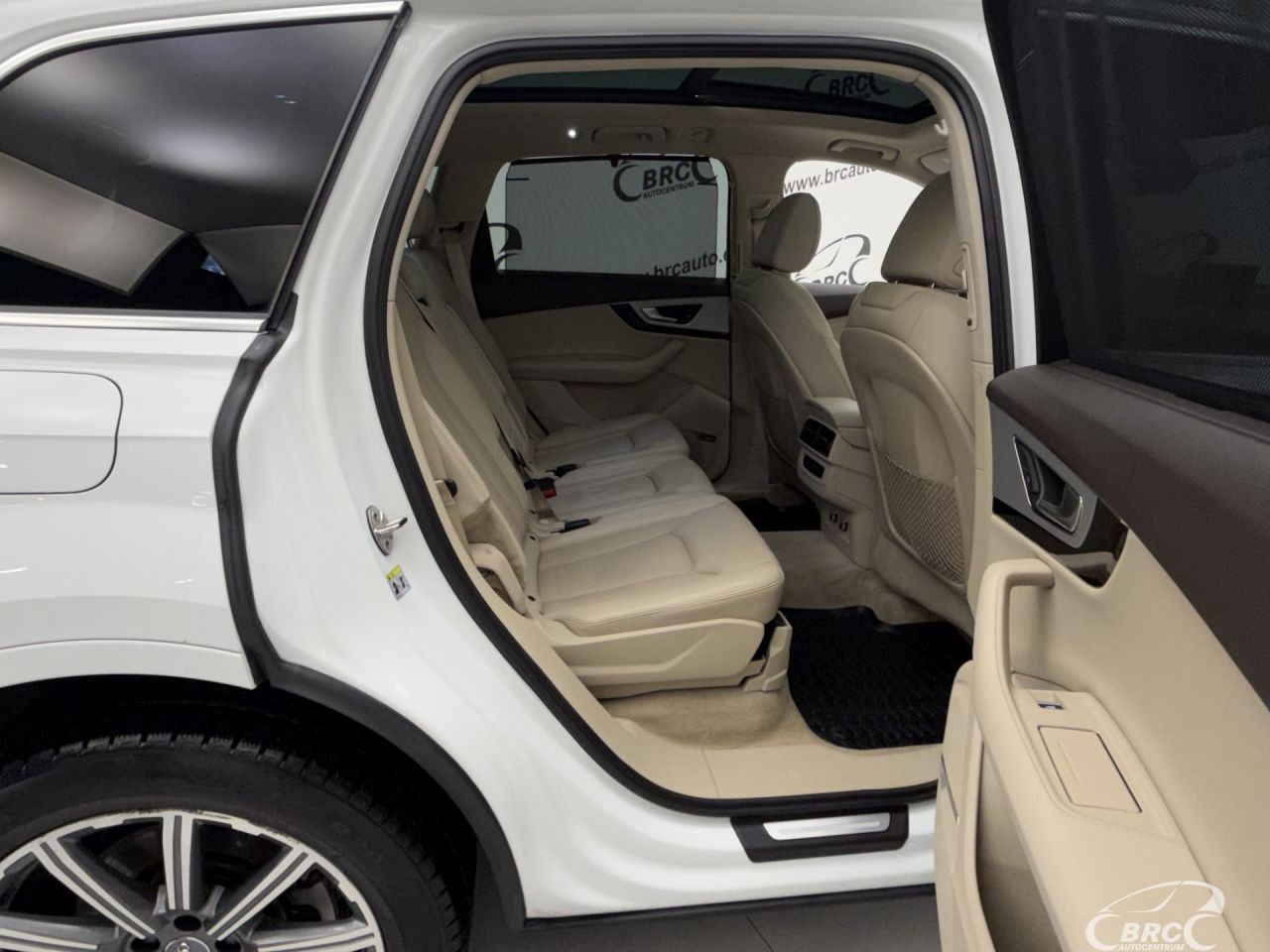 Audi Q7 | 9