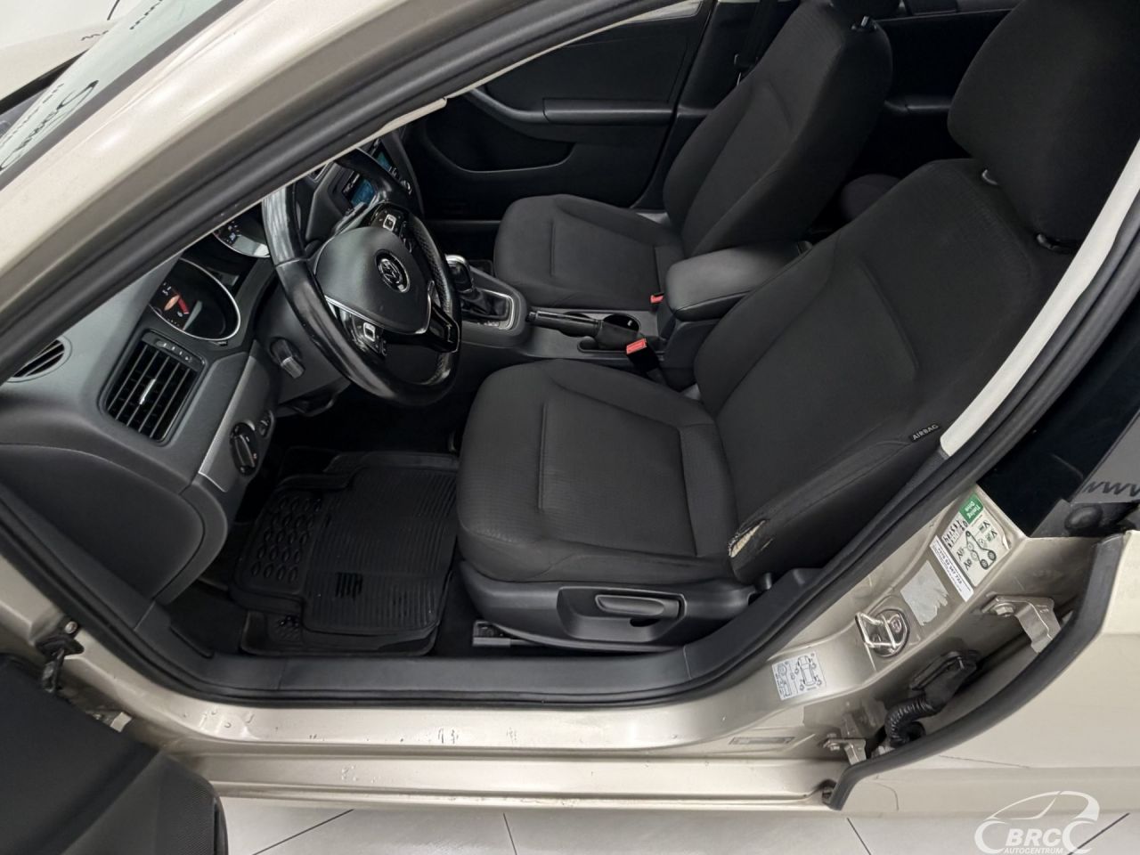 Volkswagen Jetta | 16