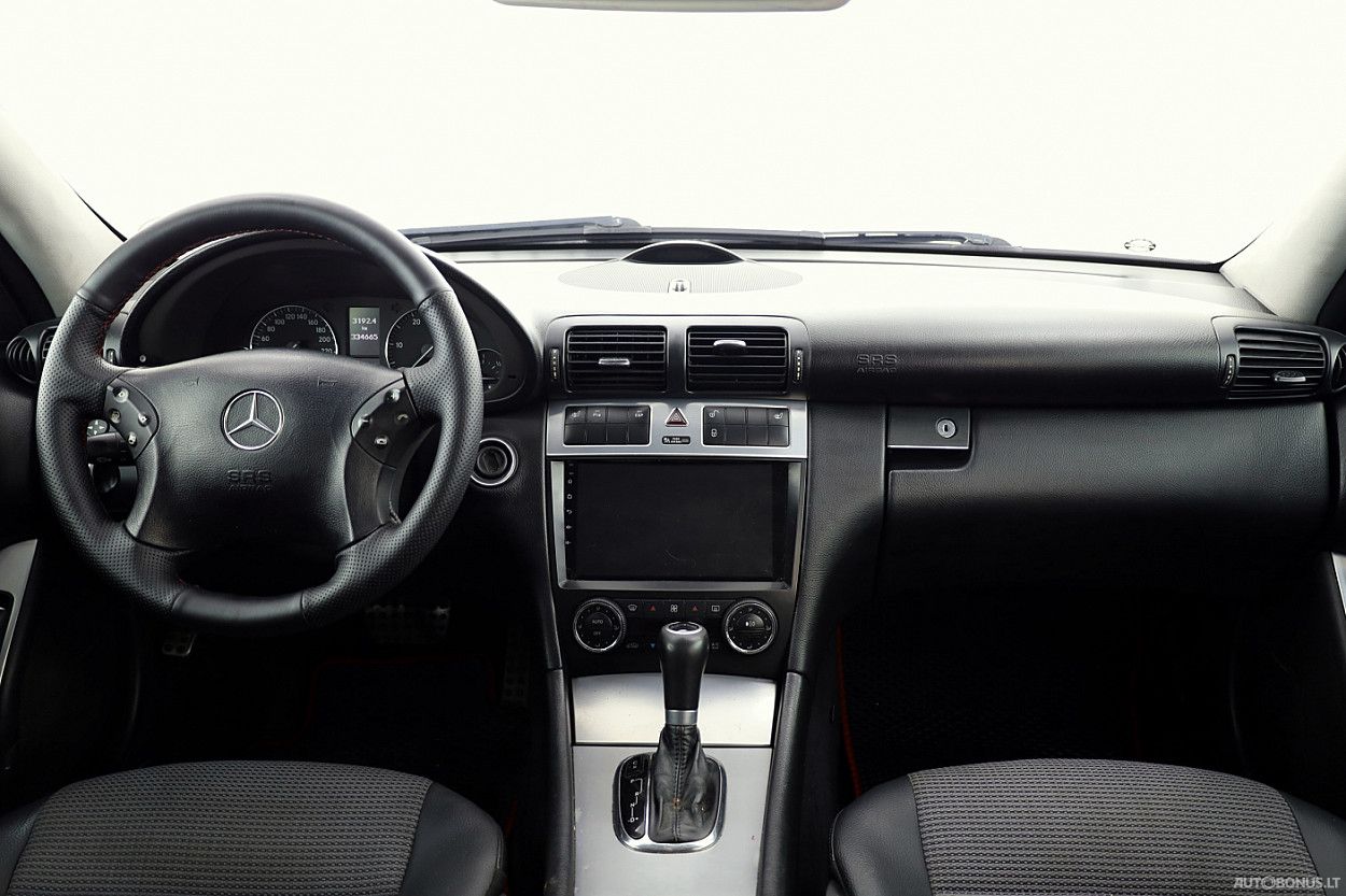 Mercedes-Benz C320 | 4