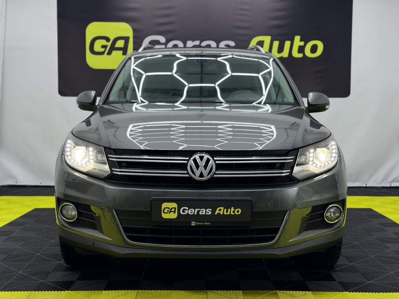 Volkswagen Tiguan | 1