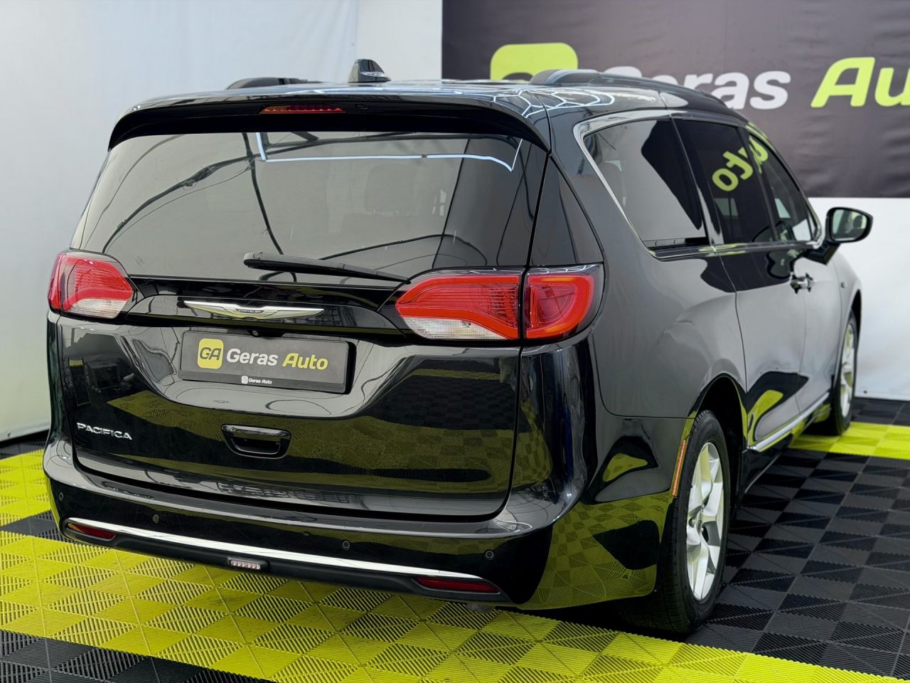 Chrysler Pacifica | 3