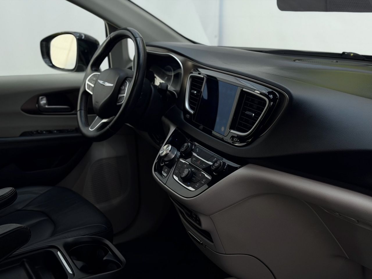 Chrysler Pacifica | 17