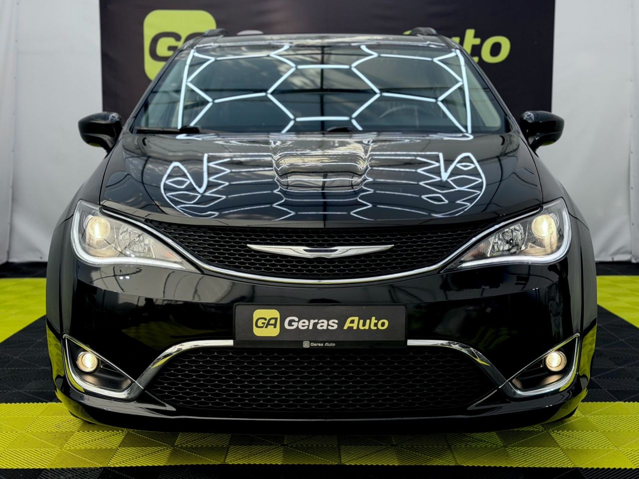 Chrysler Pacifica | 1