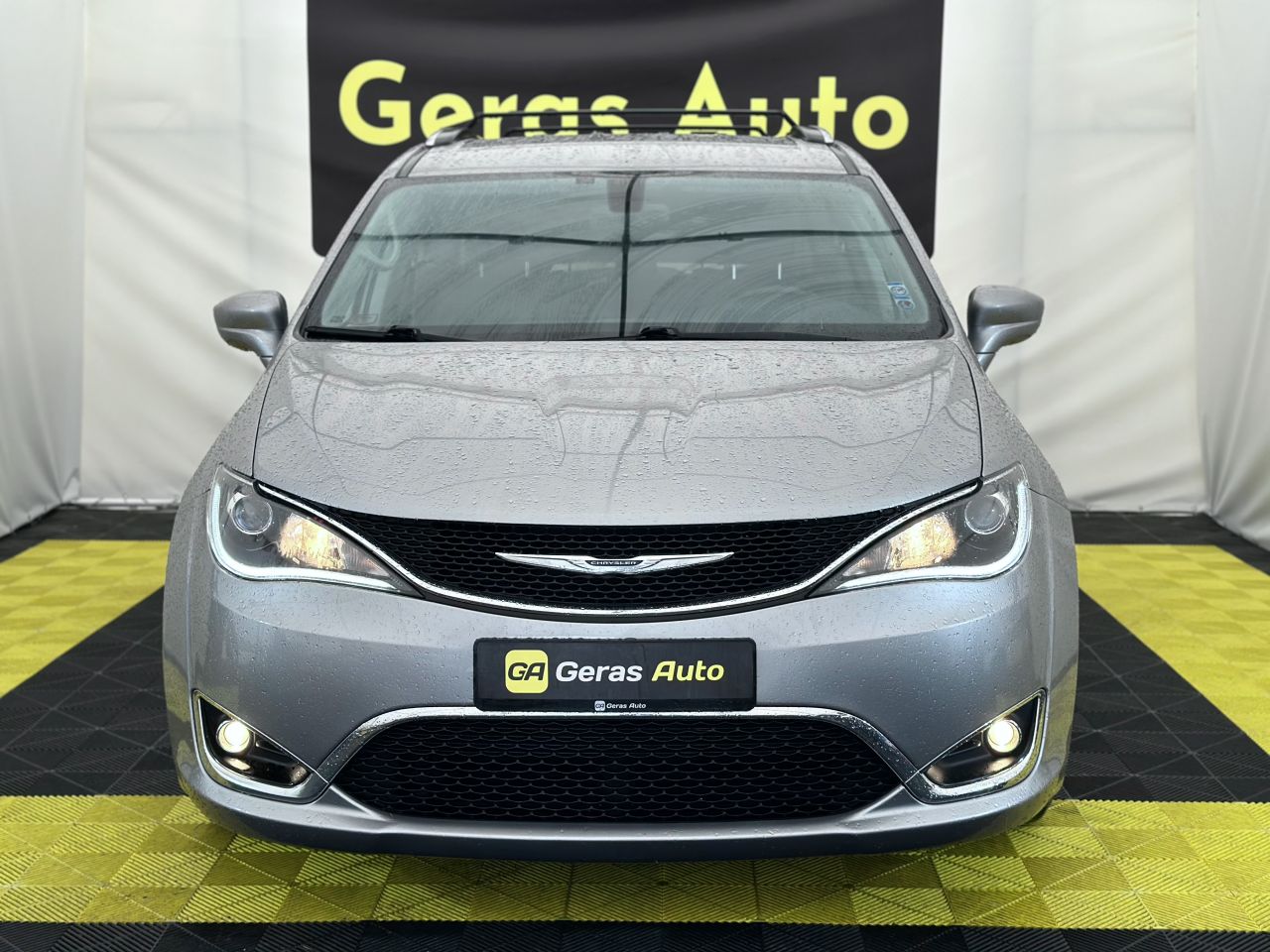 Chrysler Pacifica | 1