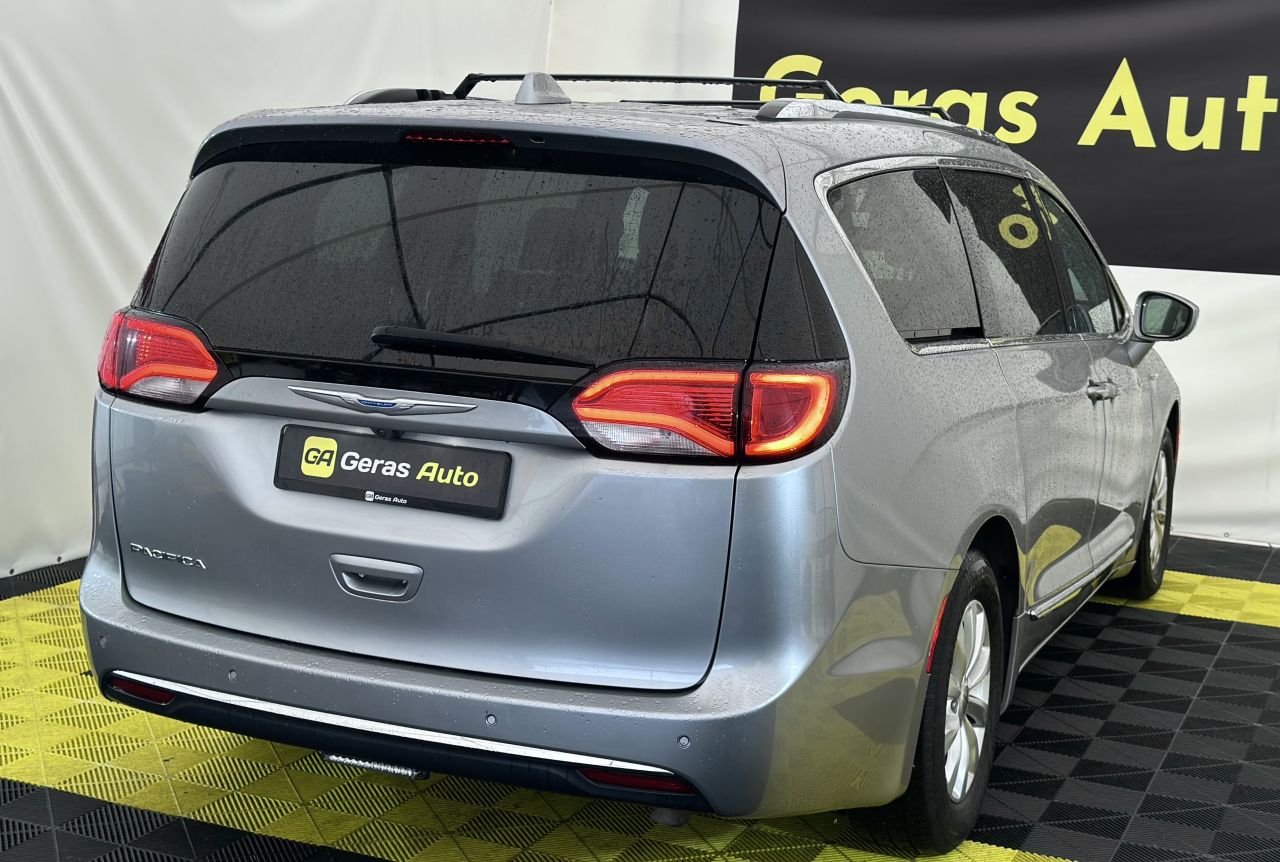 Chrysler Pacifica | 3