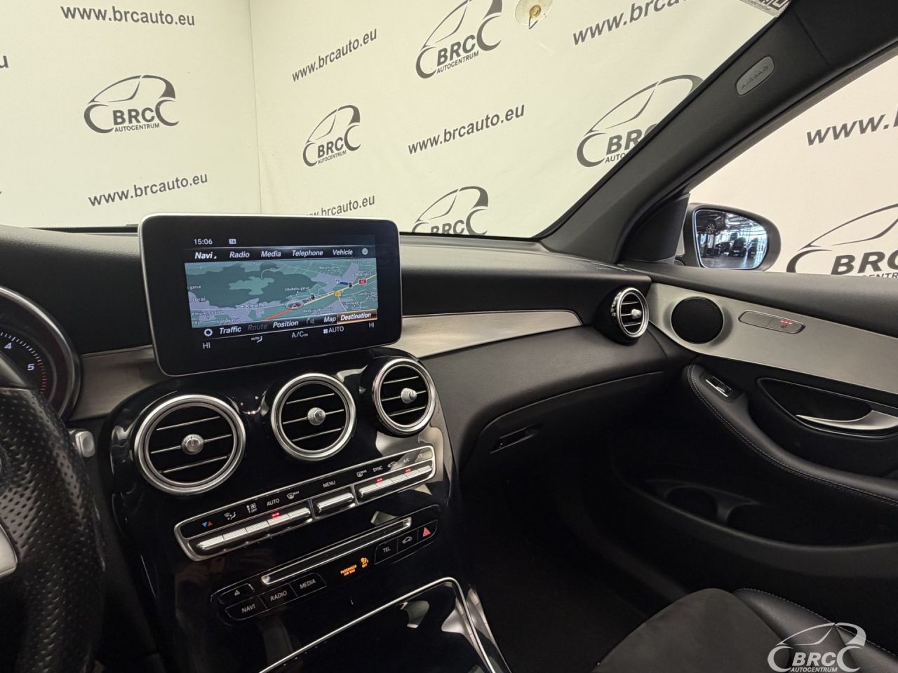 Mercedes-Benz GLC250 | 26