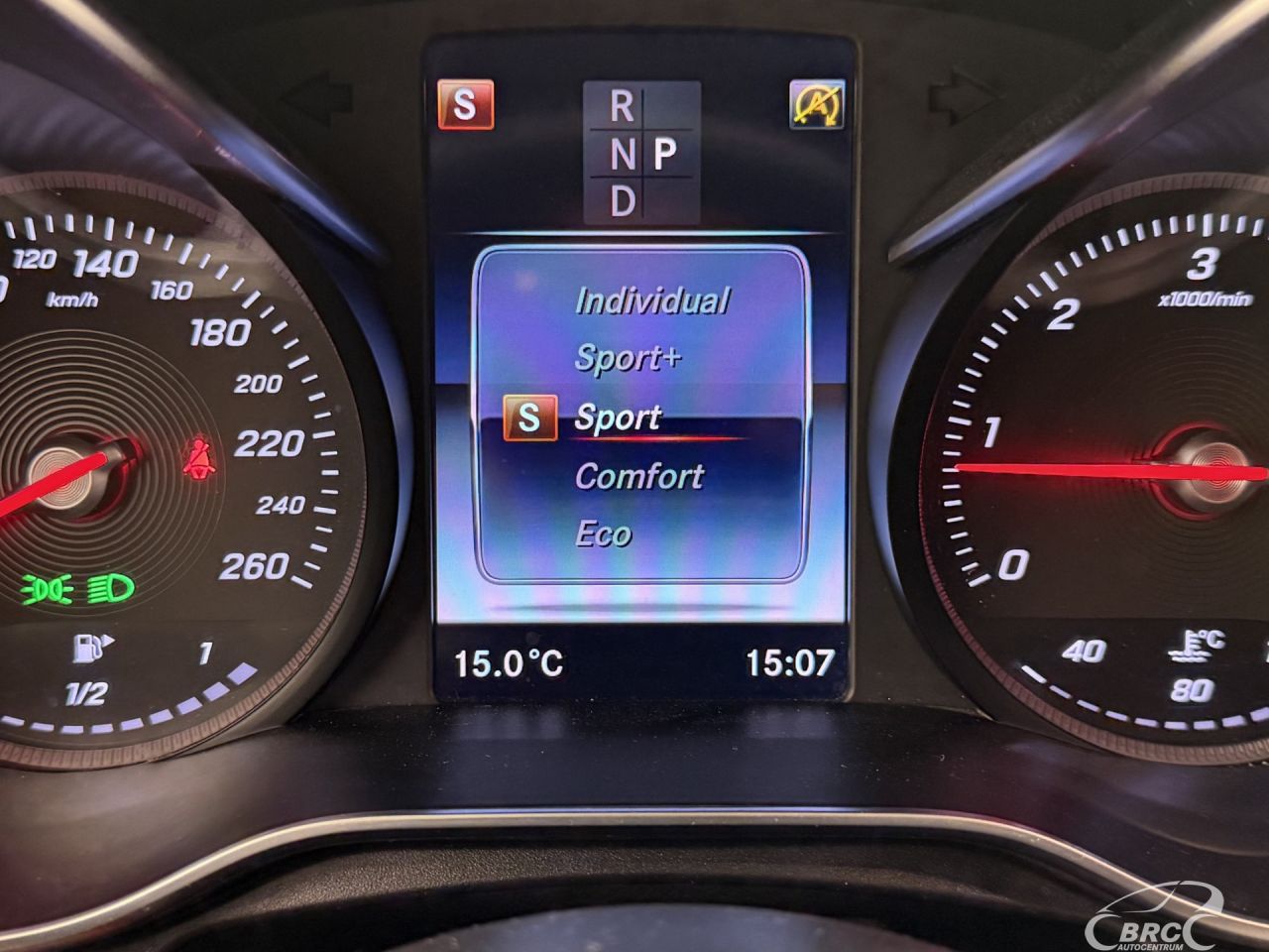 Mercedes-Benz GLC250 | 42