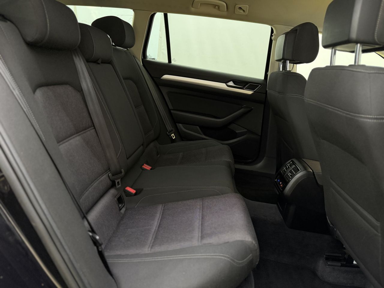 Volkswagen Passat | 12