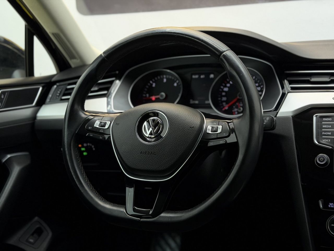 Volkswagen Passat | 16