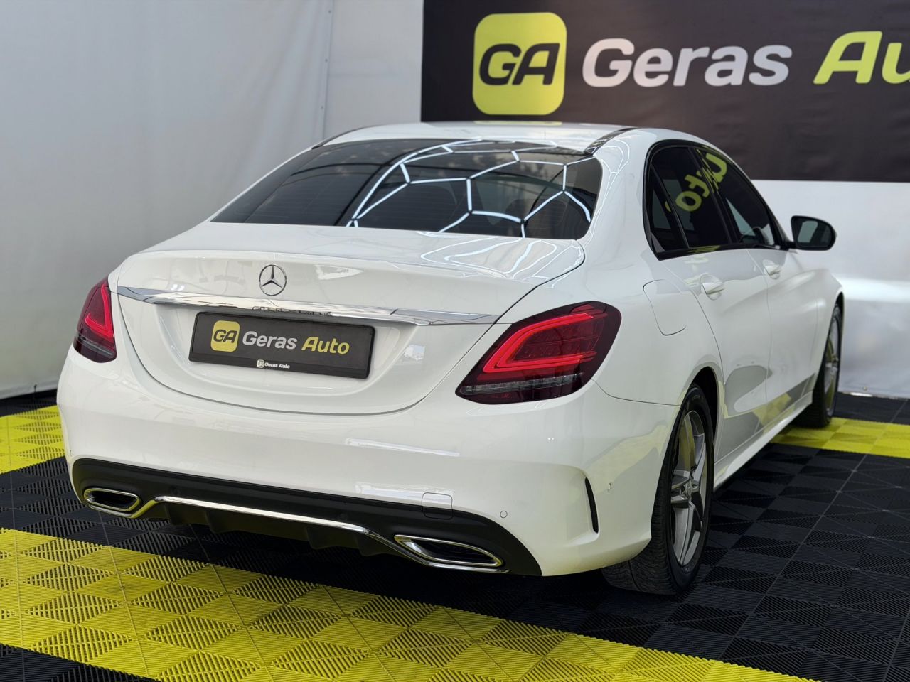 Mercedes-Benz C180 | 3