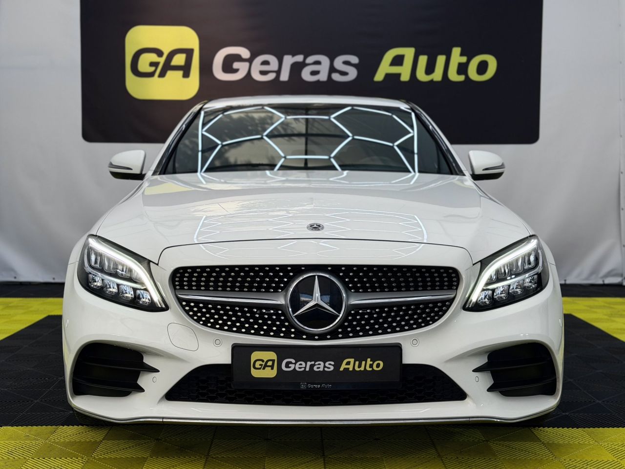 Mercedes-Benz C180 | 1