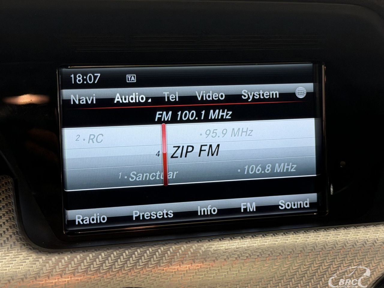 Mercedes-Benz GLK220 | 33