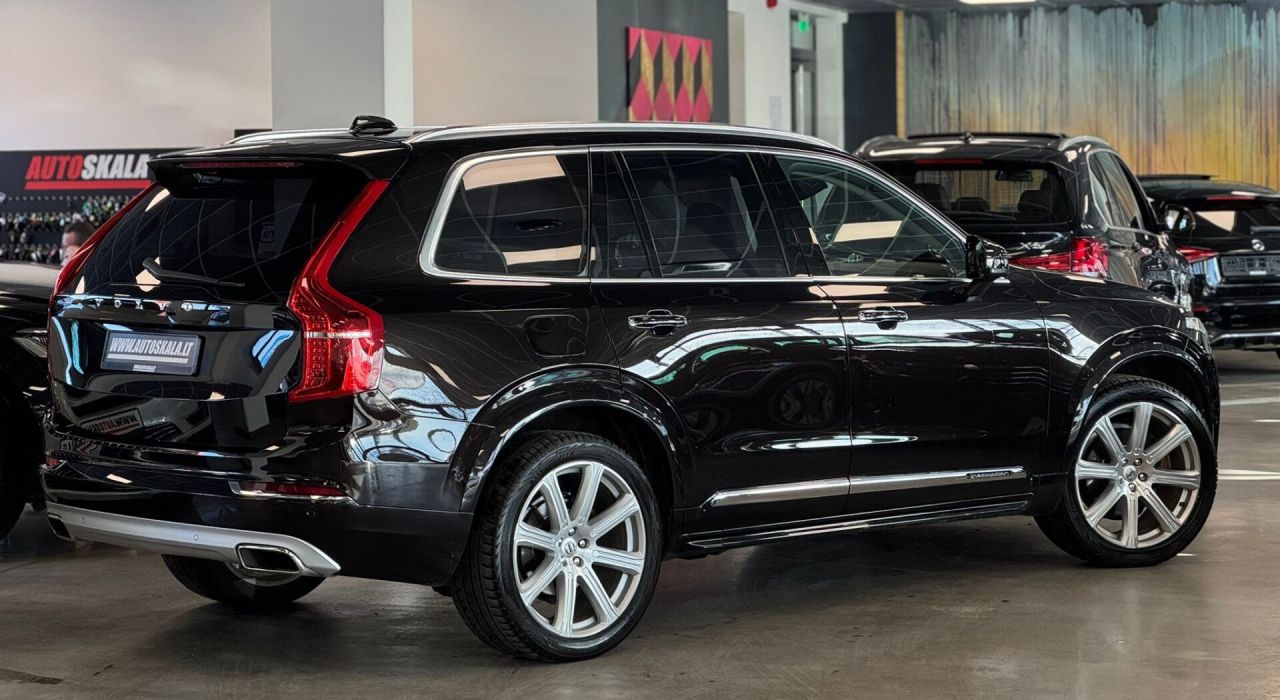 Volvo XC90 | 24