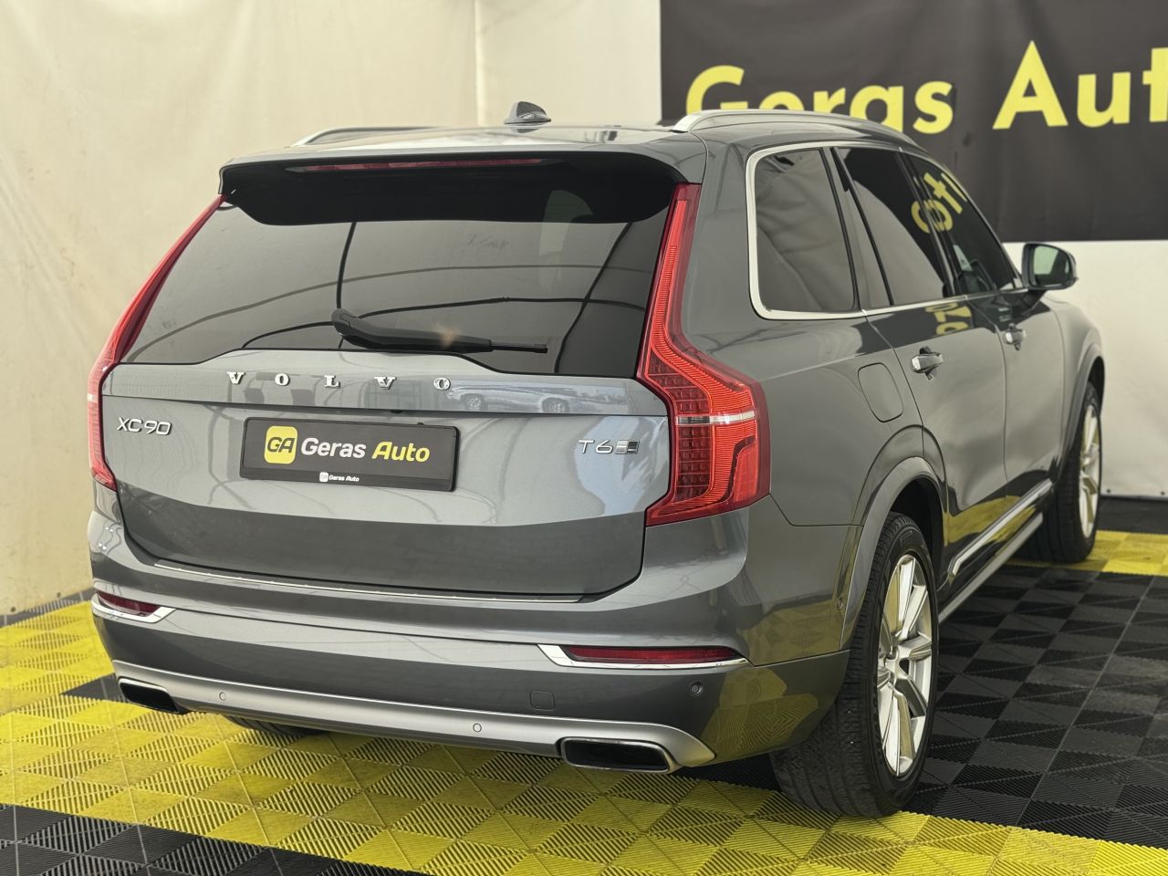 Volvo XC90 | 3