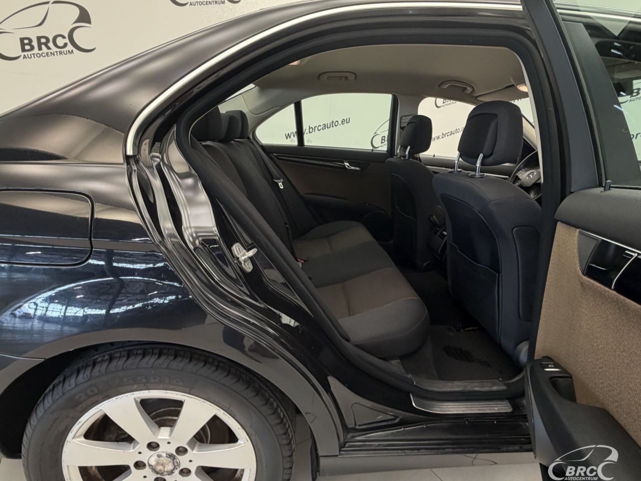 Mercedes-Benz C180 | 8