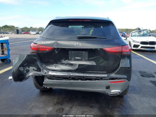 Mercedes-Benz GLA250 | 15